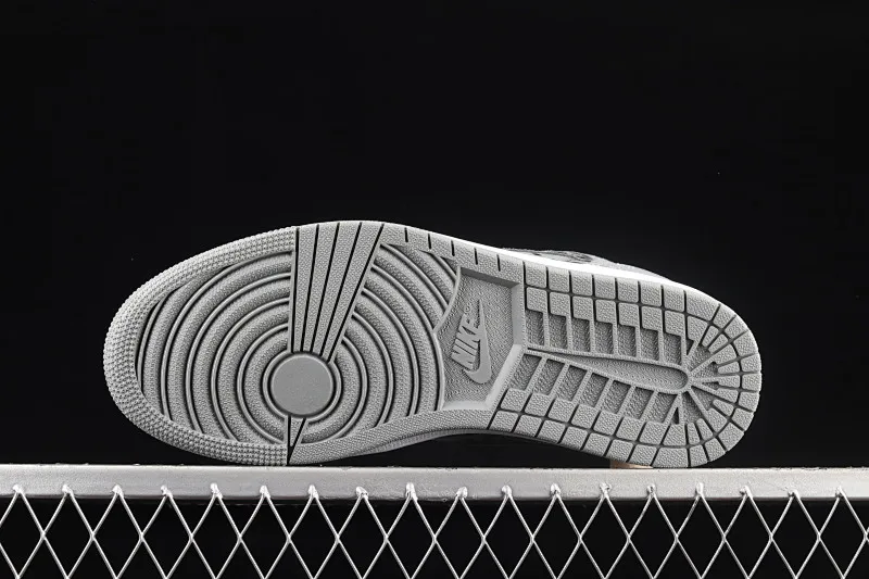 All categories Air Jordan Jordan series basketball shoes Air Jordan 1 High Air Jordan 1 High OG "Rebellionaire" AJ1 Joe 1 black and gray banned "Rebelionaire" high-top basketball shoes 555088-036
